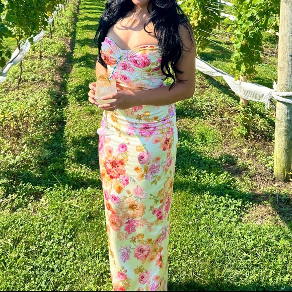 House of CB Josefina dress in ivory floral - Picture 2 of 3